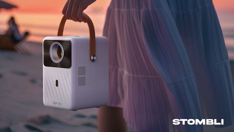 Scopri di più sull'articolo TOPTRO B1 Recensione: Il Proiettore che Porta il Cinema a Casa con Android TV e Batteria Integrata